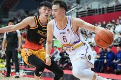 江苏客场击败四川，继续保持榜首位置的简单介绍