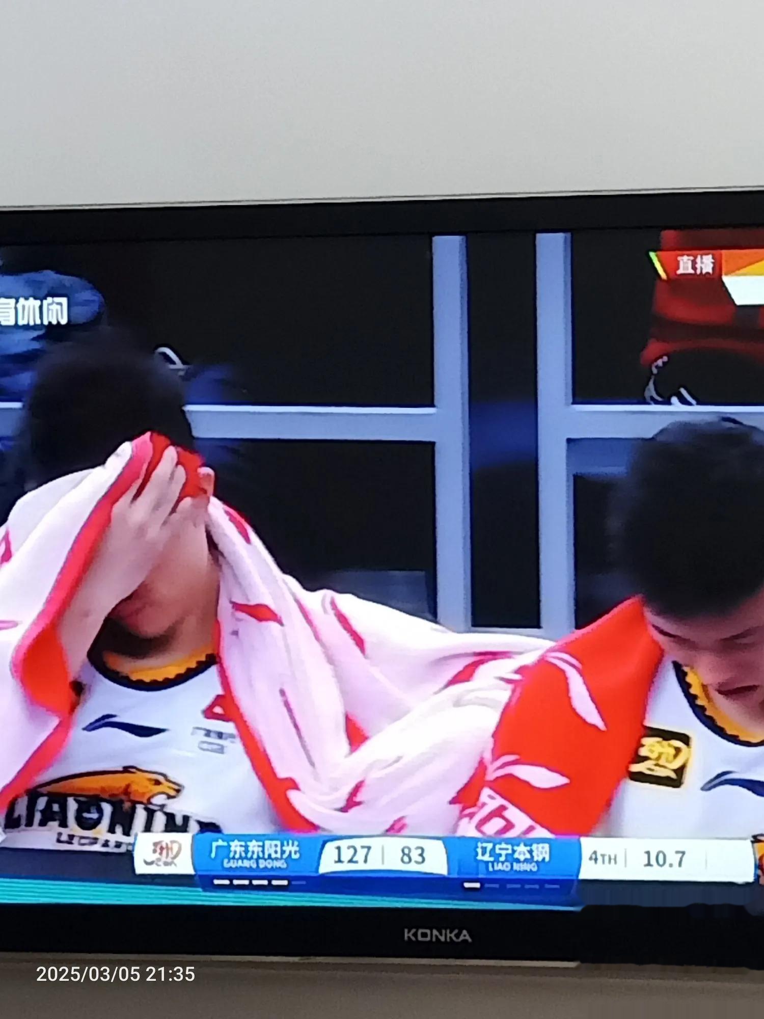 辽宁队主教练赛后疑似斥责球员，引发争议